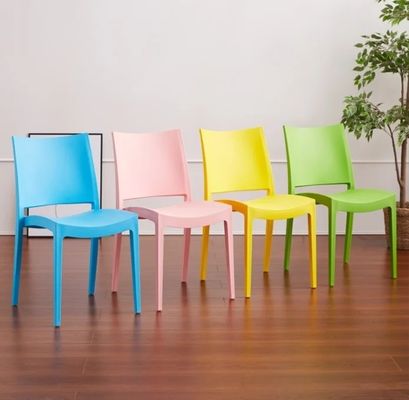 겹쳐질 수 있는 야외 식탁 의자 PP 플라스틱 가정용 가구 사용자 지정 색상 NW 4.5KGS GW 21KGS For Home Simple Design
